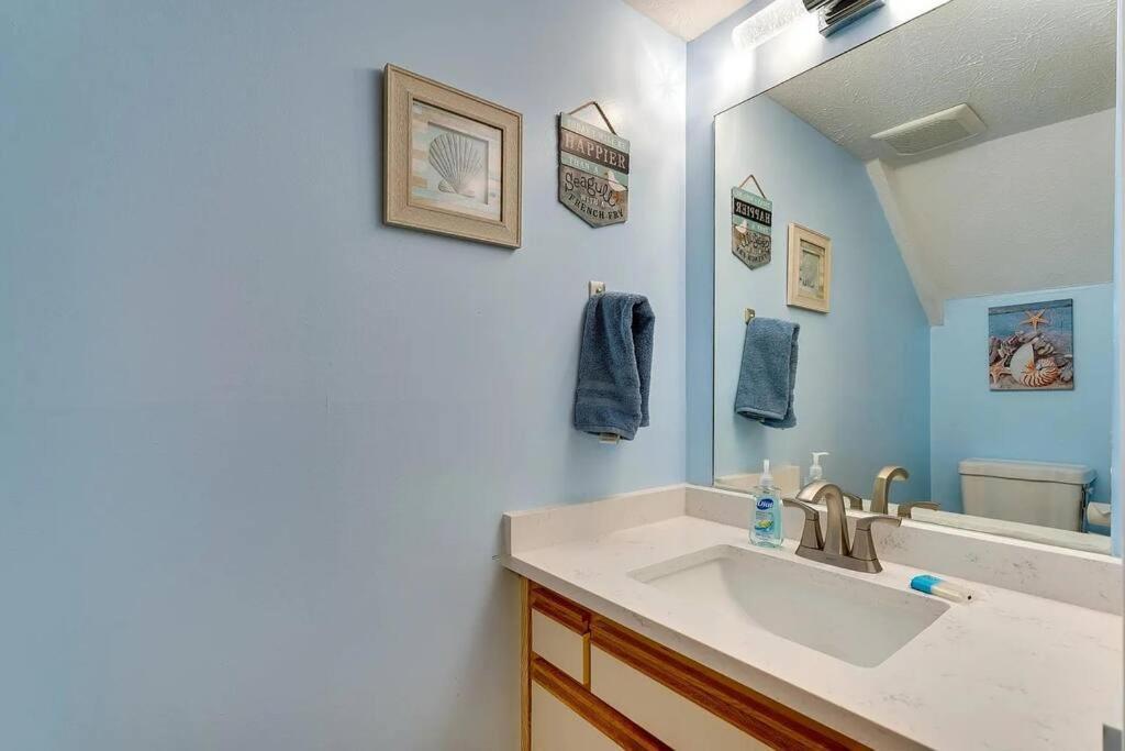 Pets Free! Fenced! Parking For 2! 11 Pools!
