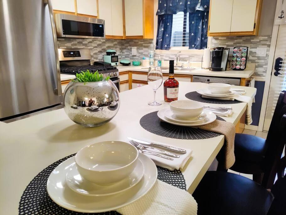 Apartment Pets Free! Fenced! Parking For 2! 11 Pools! Panama City Beach
