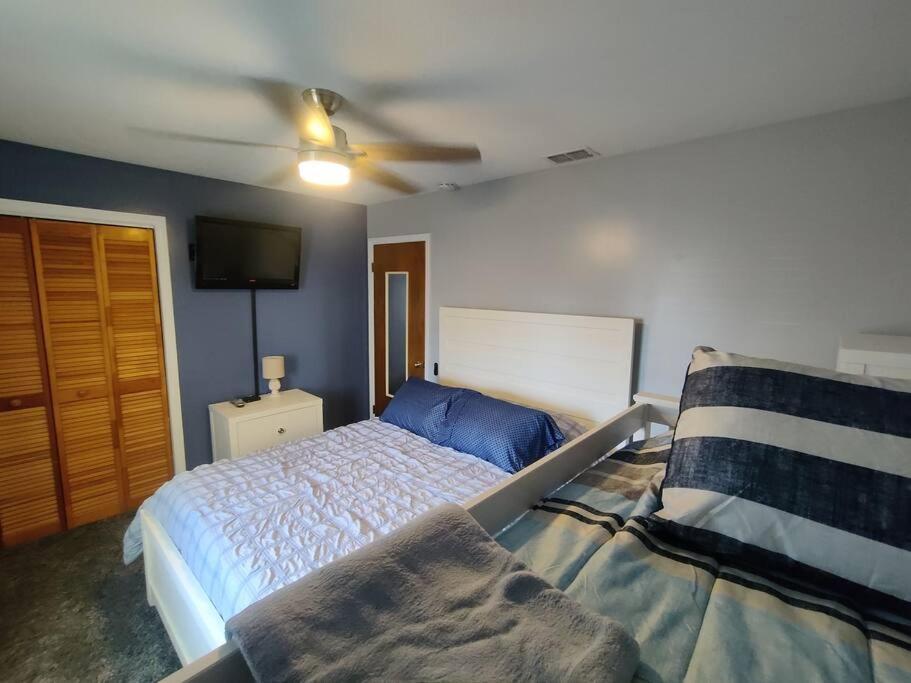 Pets Free! Fenced! Parking For 2! 11 Pools! * Panama City Beach