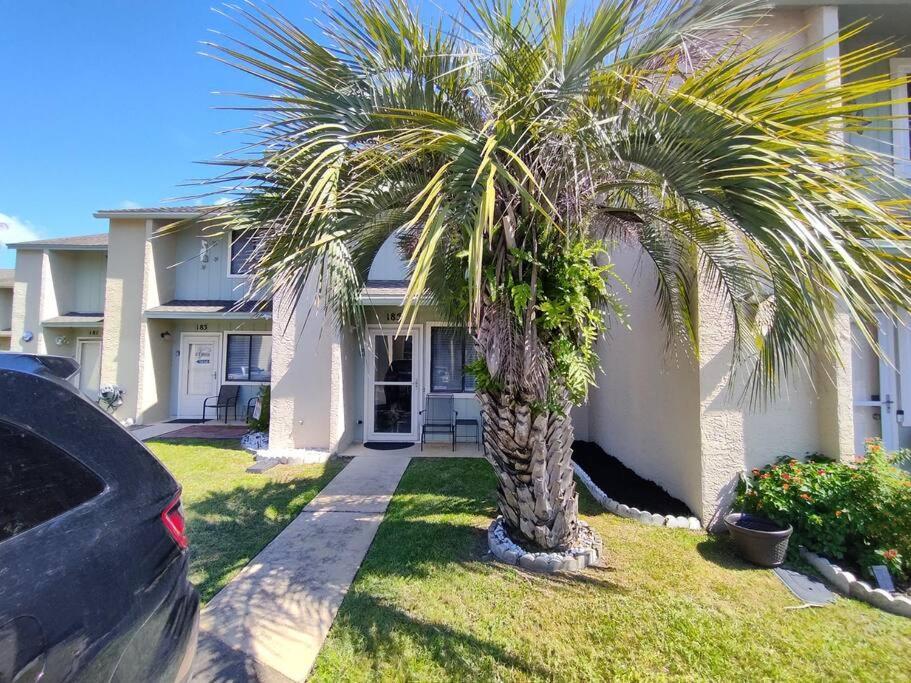 Apartment Pets Free! Fenced! Parking For 2! 11 Pools!