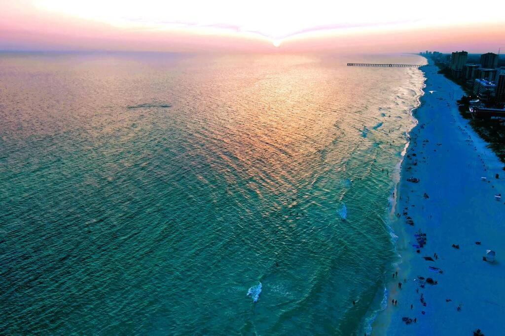 Apartment Pets Free! Fenced! Parking For 2! 11 Pools! Panama City Beach