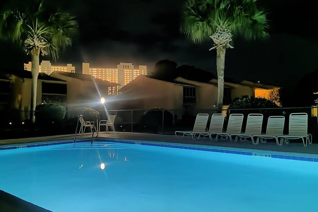Pets Free! Fenced! Parking For 2! 11 Pools! *