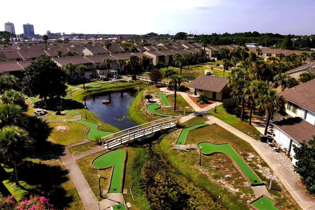 Apartment Pets Free! Fenced! Parking For 2! 11 Pools! *