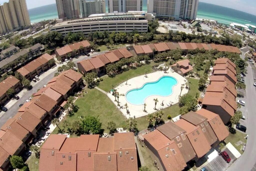 Pets Free! Fenced! Parking For 2! 11 Pools!