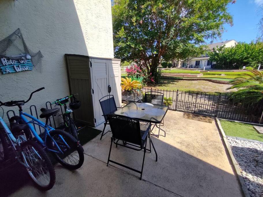 Pets Free! Fenced! Parking For 2! 11 Pools! Apartment *