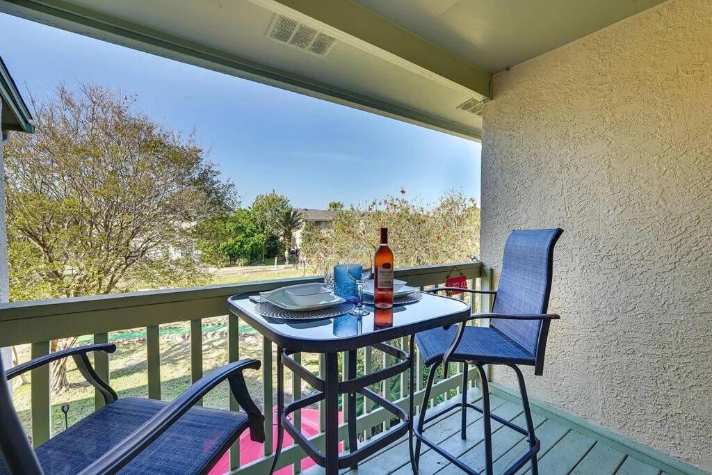 Apartment Pets Free! Fenced! Parking For 2! 11 Pools! *