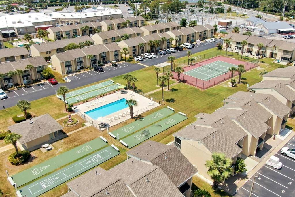 Pets Free! Fenced! Parking For 2! 11 Pools!