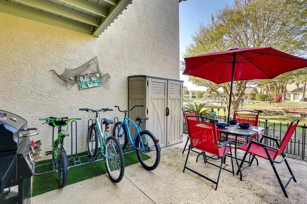 Pets Free! Fenced! Parking For 2! 11 Pools! Apartment *