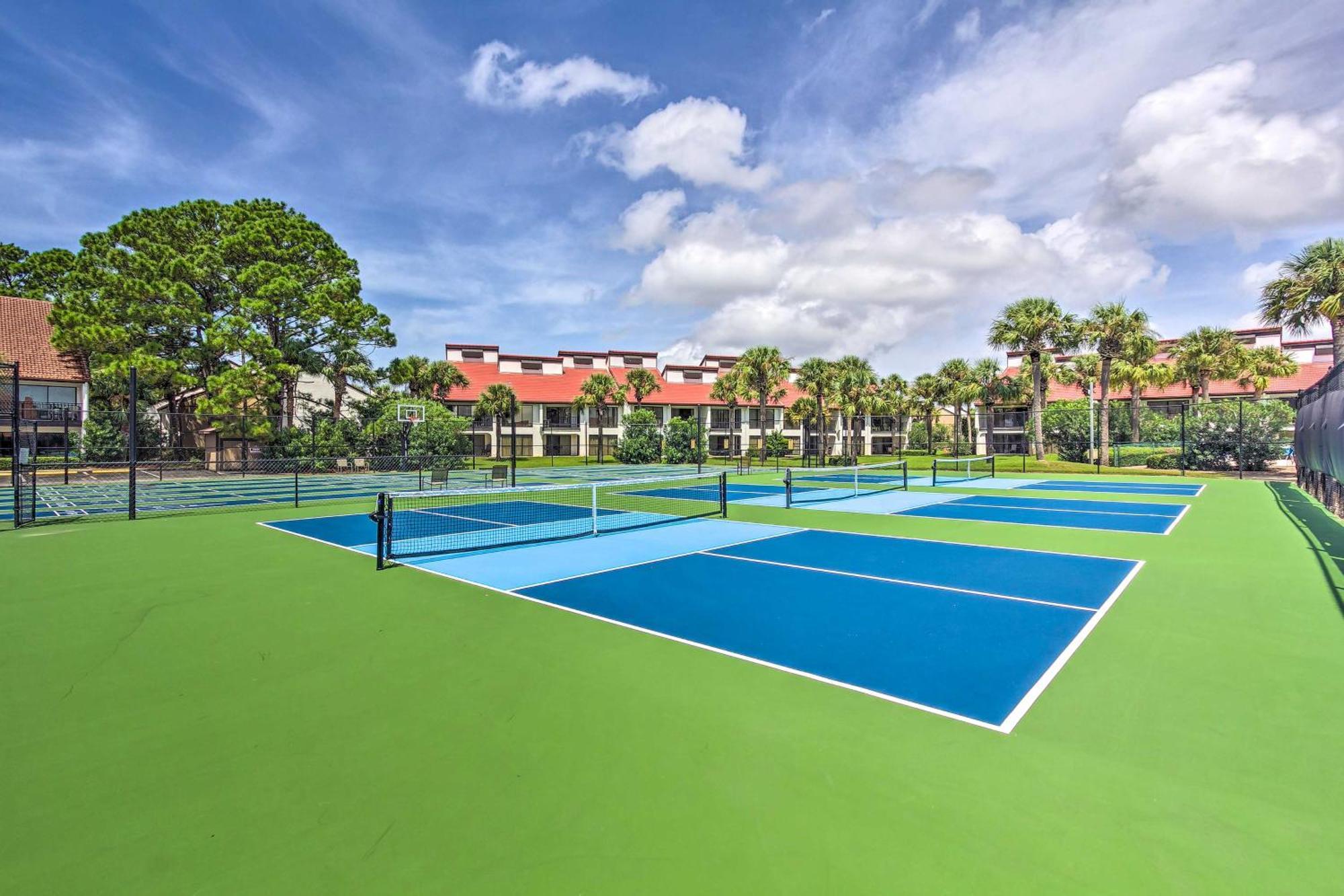 Apartment Pool And Trolley Access Pcb Condo!