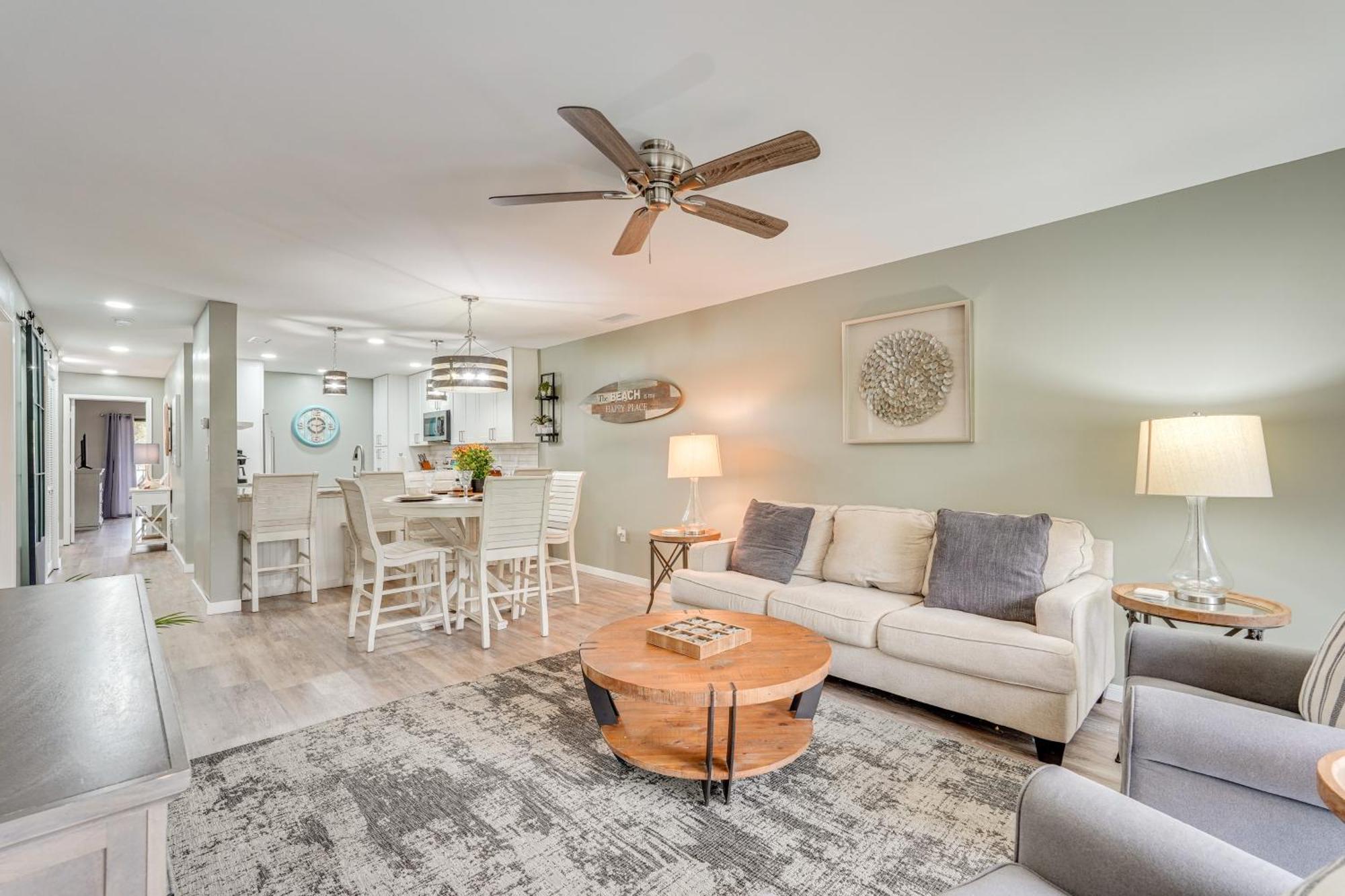 Pool And Trolley Access Pcb Condo!