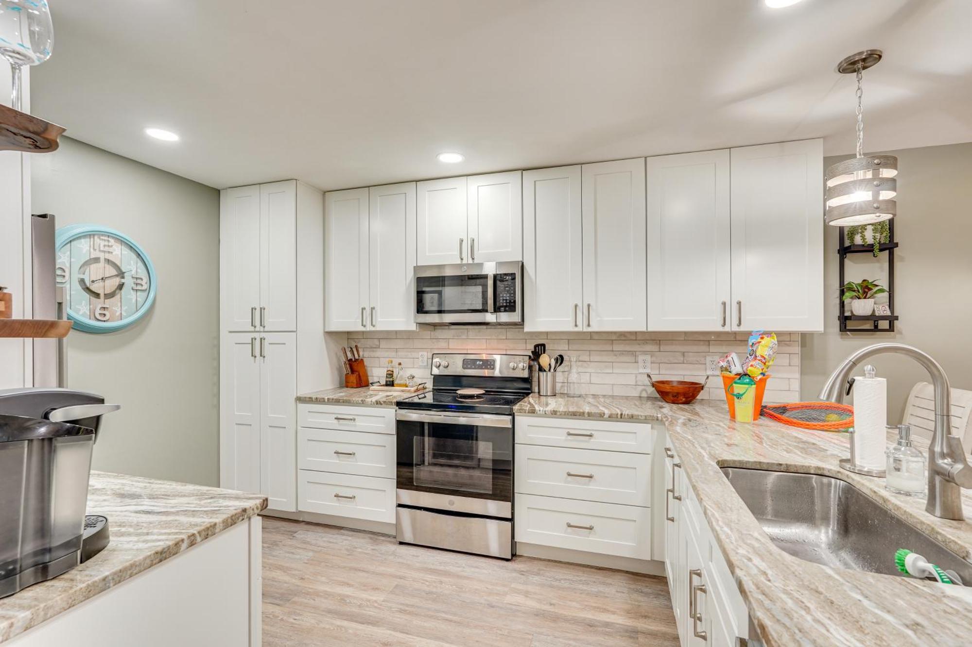 Apartment Pool And Trolley Access Pcb Condo!