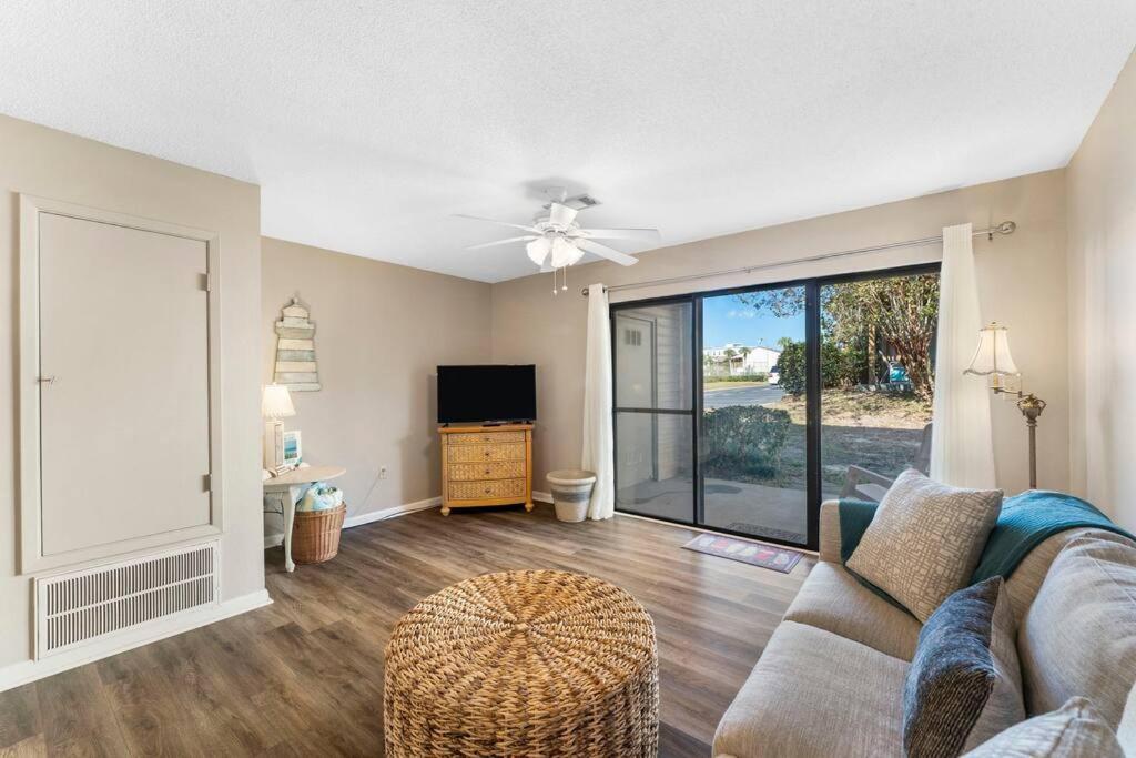 Across From West End Beach! Pet Friendly! Apartment