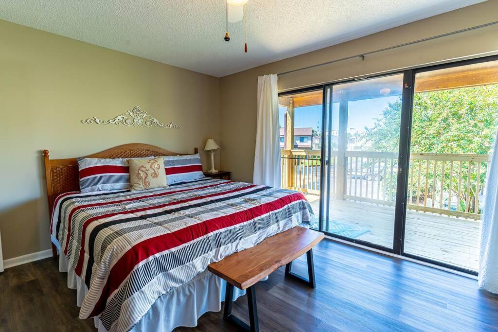 Across From West End Beach! Pet Friendly! Apartment *