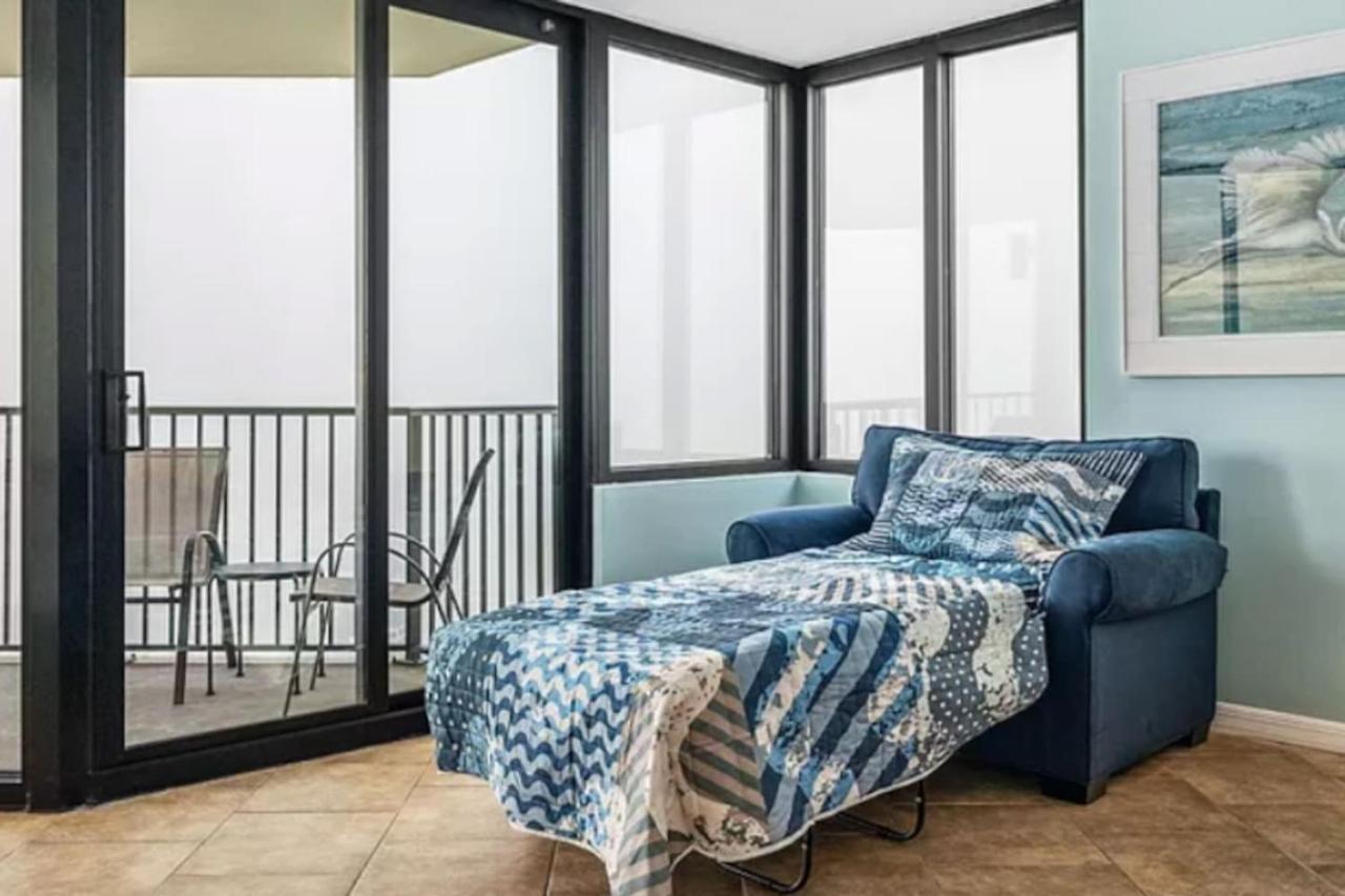 Ocean Front Apartment *