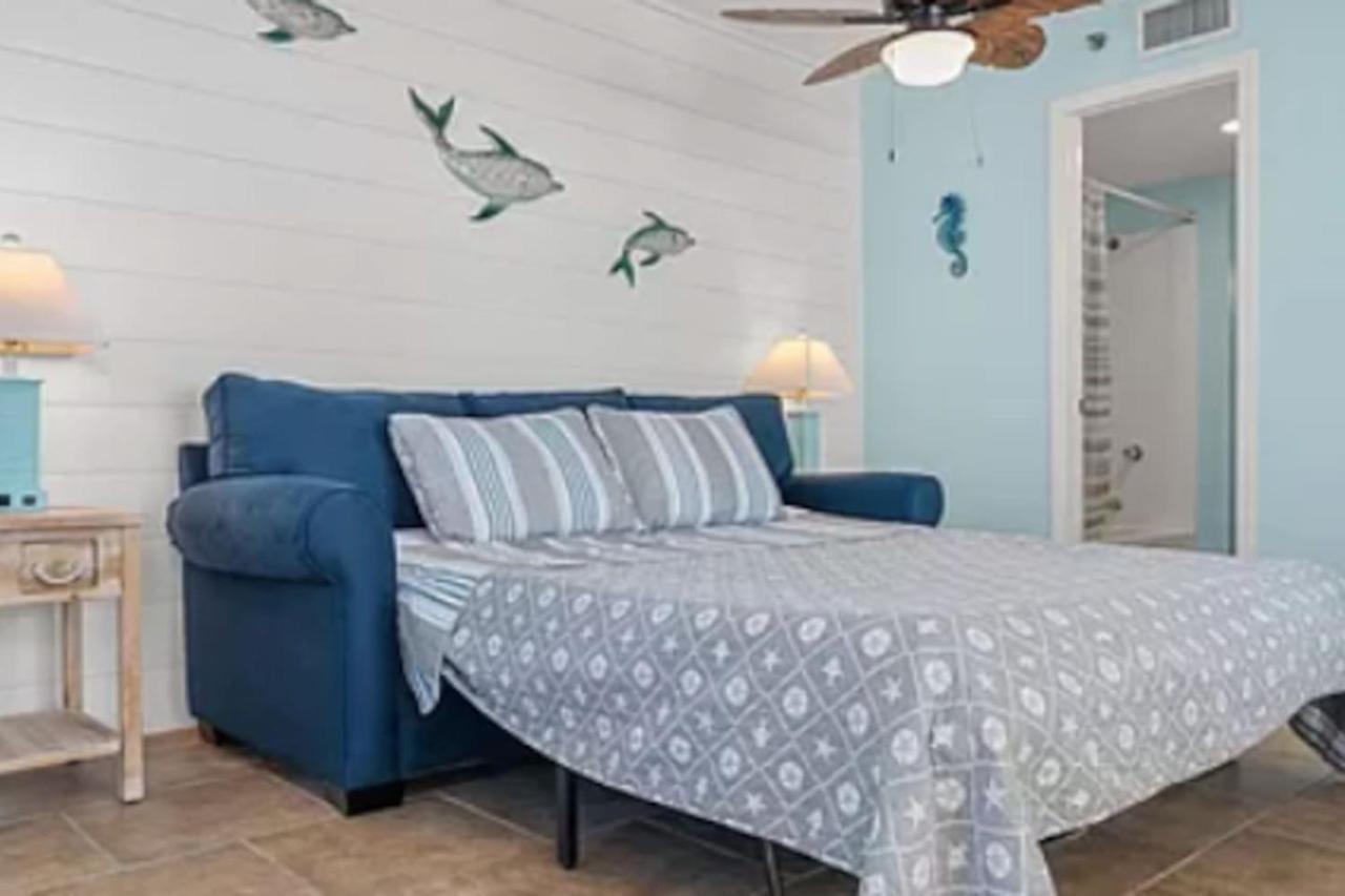 Ocean Front Apartment *
