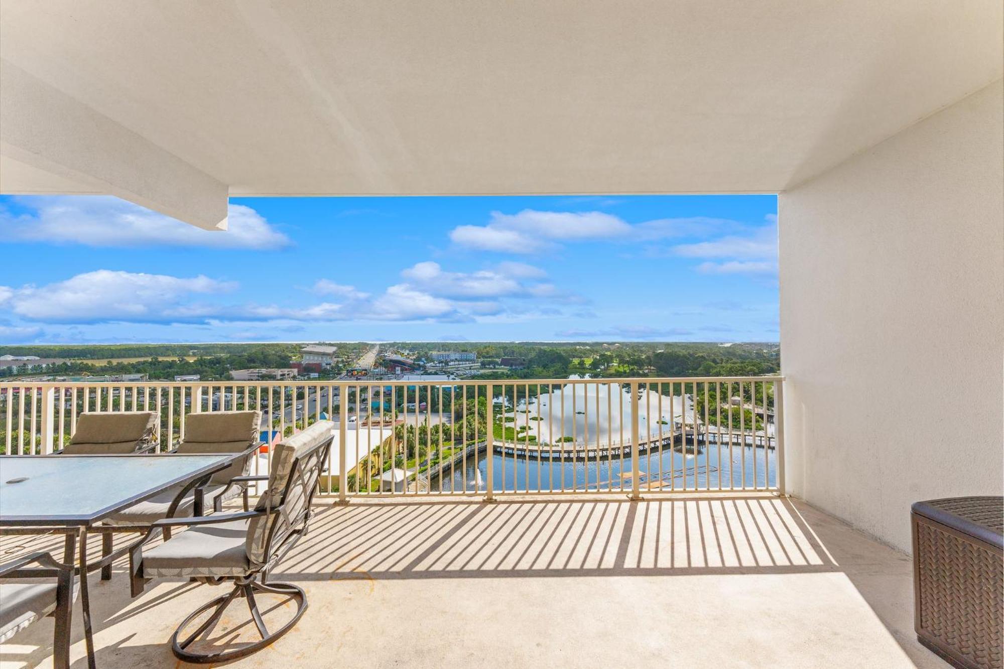 Laketown Wharf 1034 *