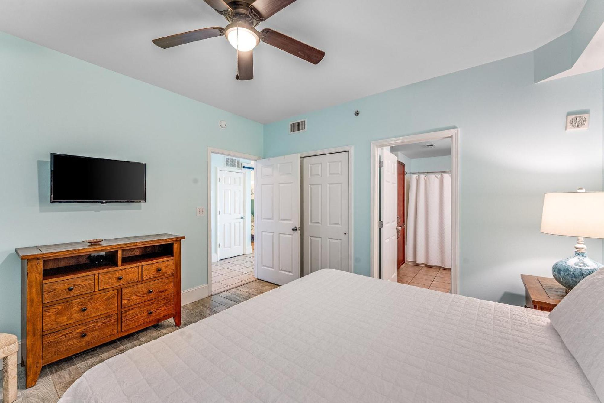 Laketown Wharf 1034 Apartment *