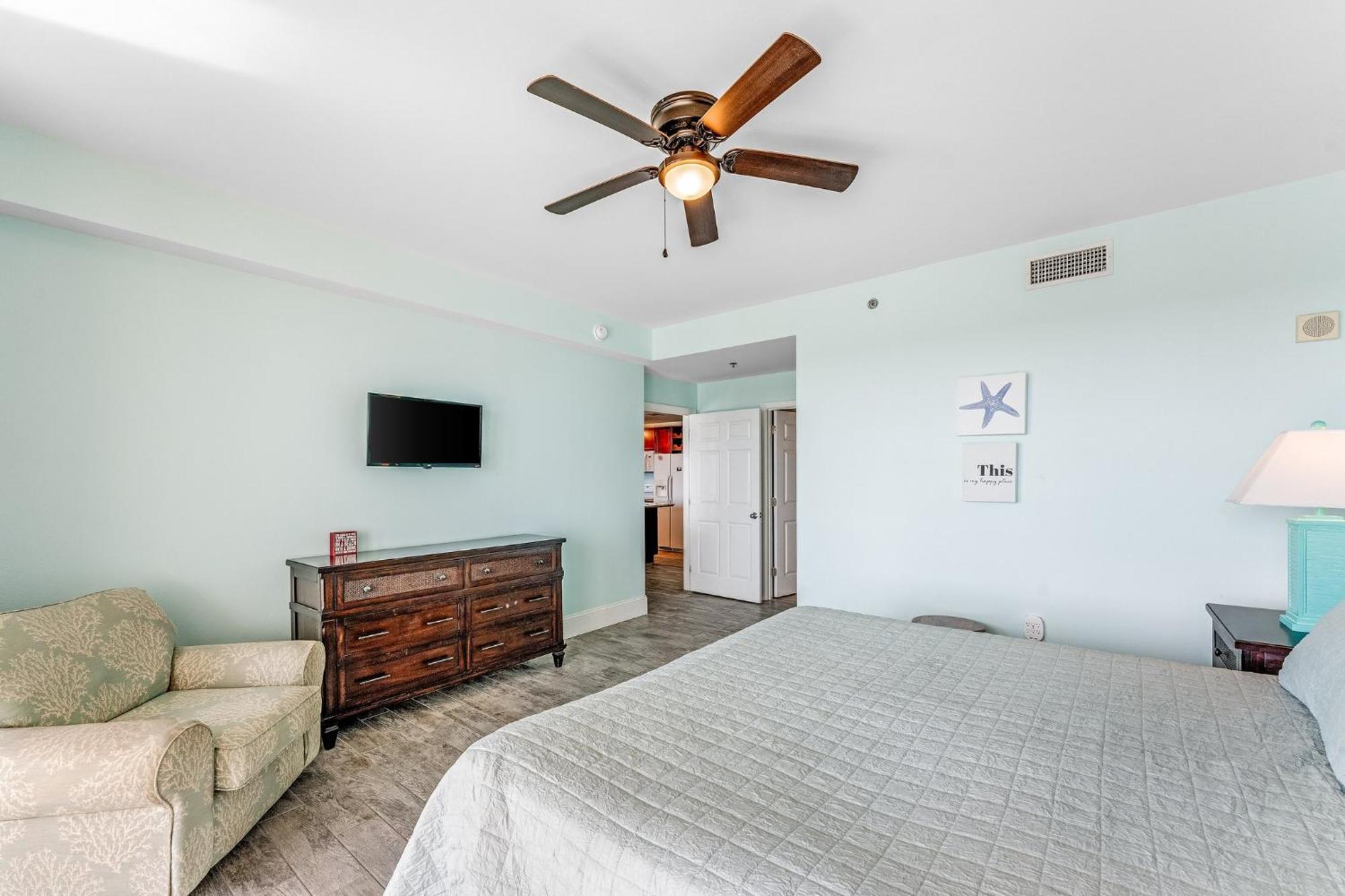 Laketown Wharf 1034 *