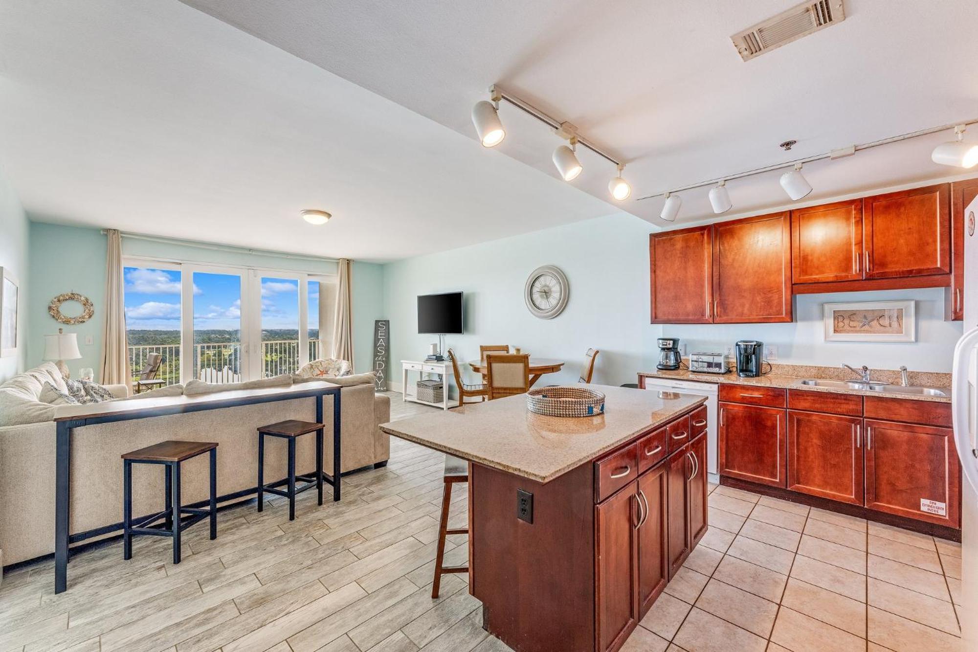 Laketown Wharf 1034 *