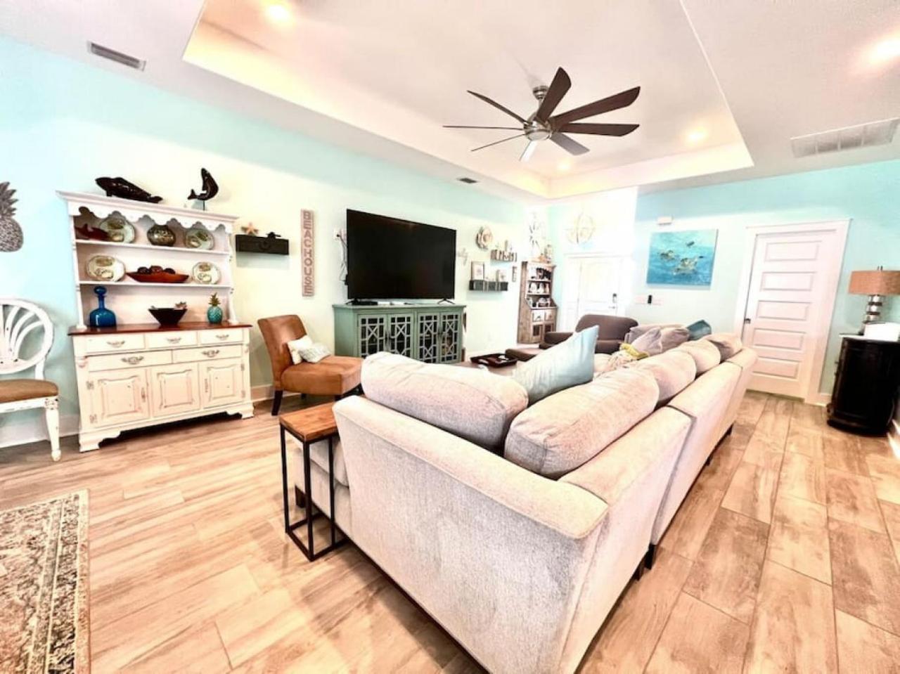 With Pool And Golf Cart - Walk To The - Pcb *
