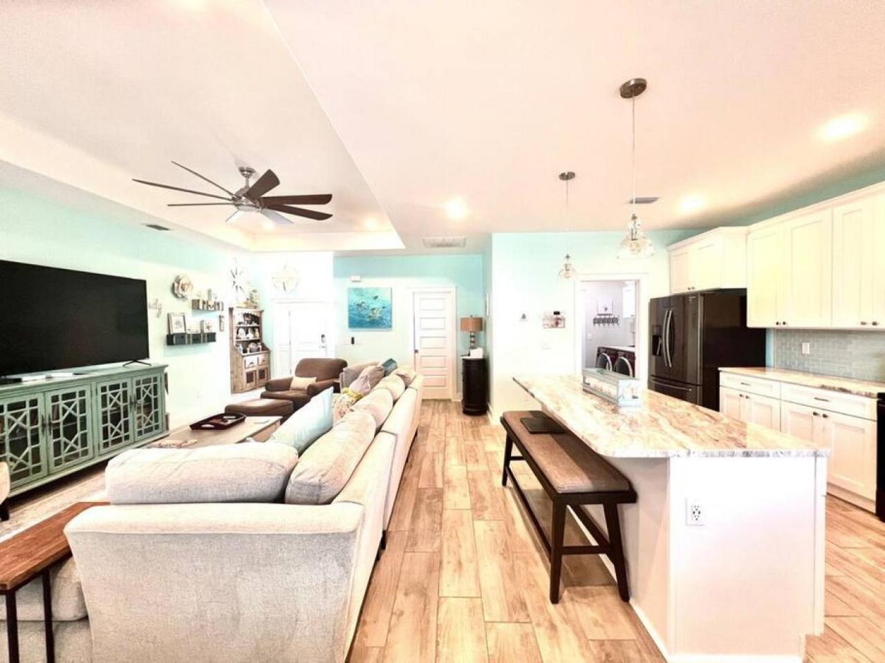 With Pool And Golf Cart - Walk To The - Pcb *
