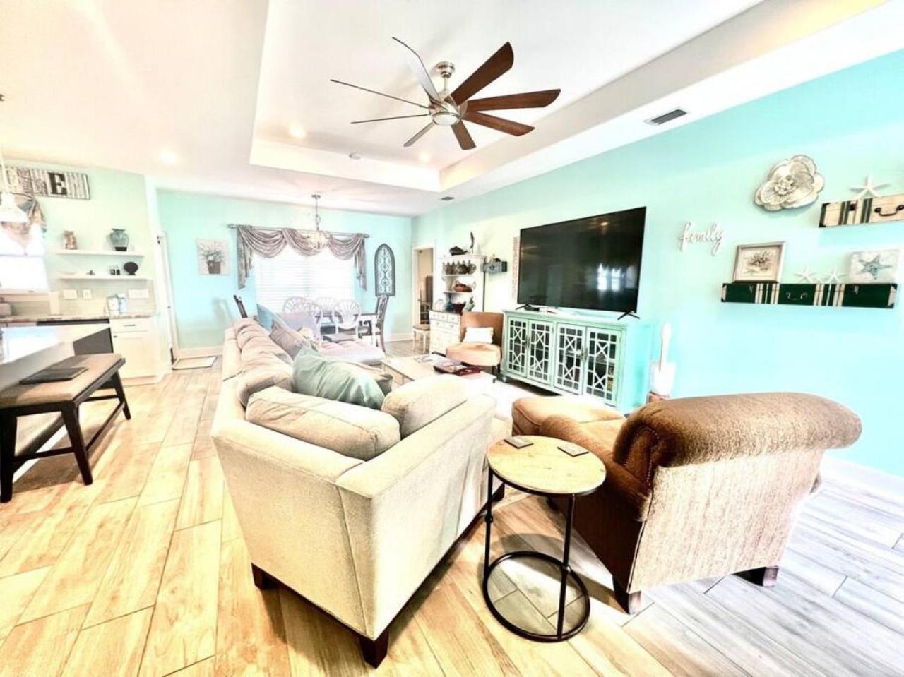 With Pool And Golf Cart - Walk To The - Pcb