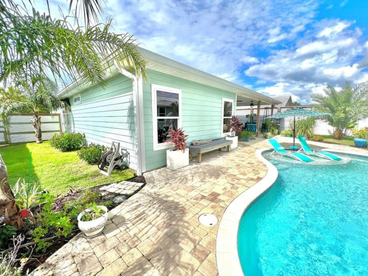 With Pool And Golf Cart - Walk To The - Pcb *
