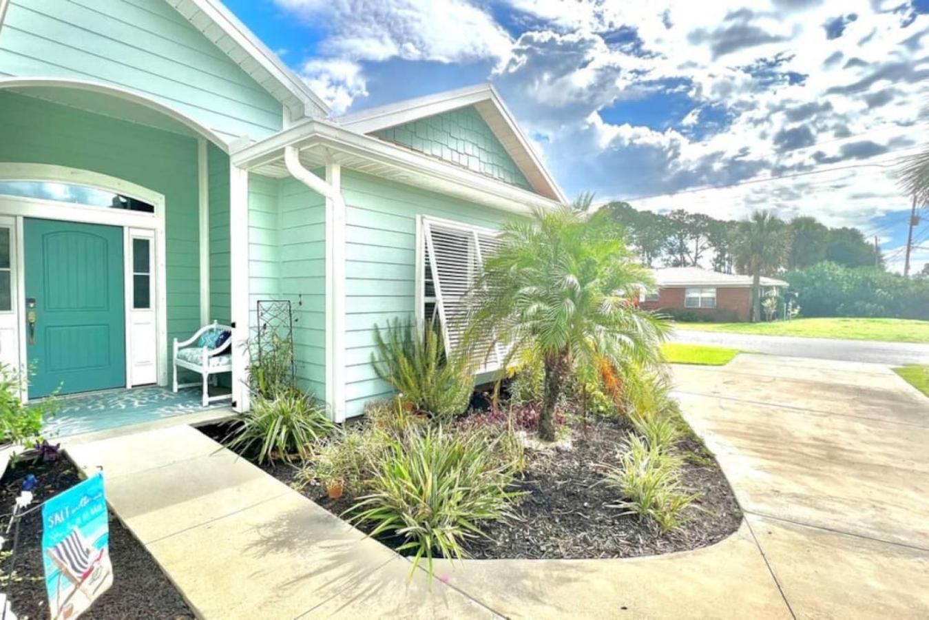 With Pool And Golf Cart - Walk To The - Pcb