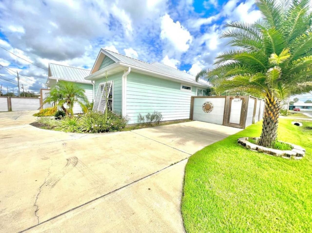 With Pool And Golf Cart - Walk To The - Pcb Holiday home *