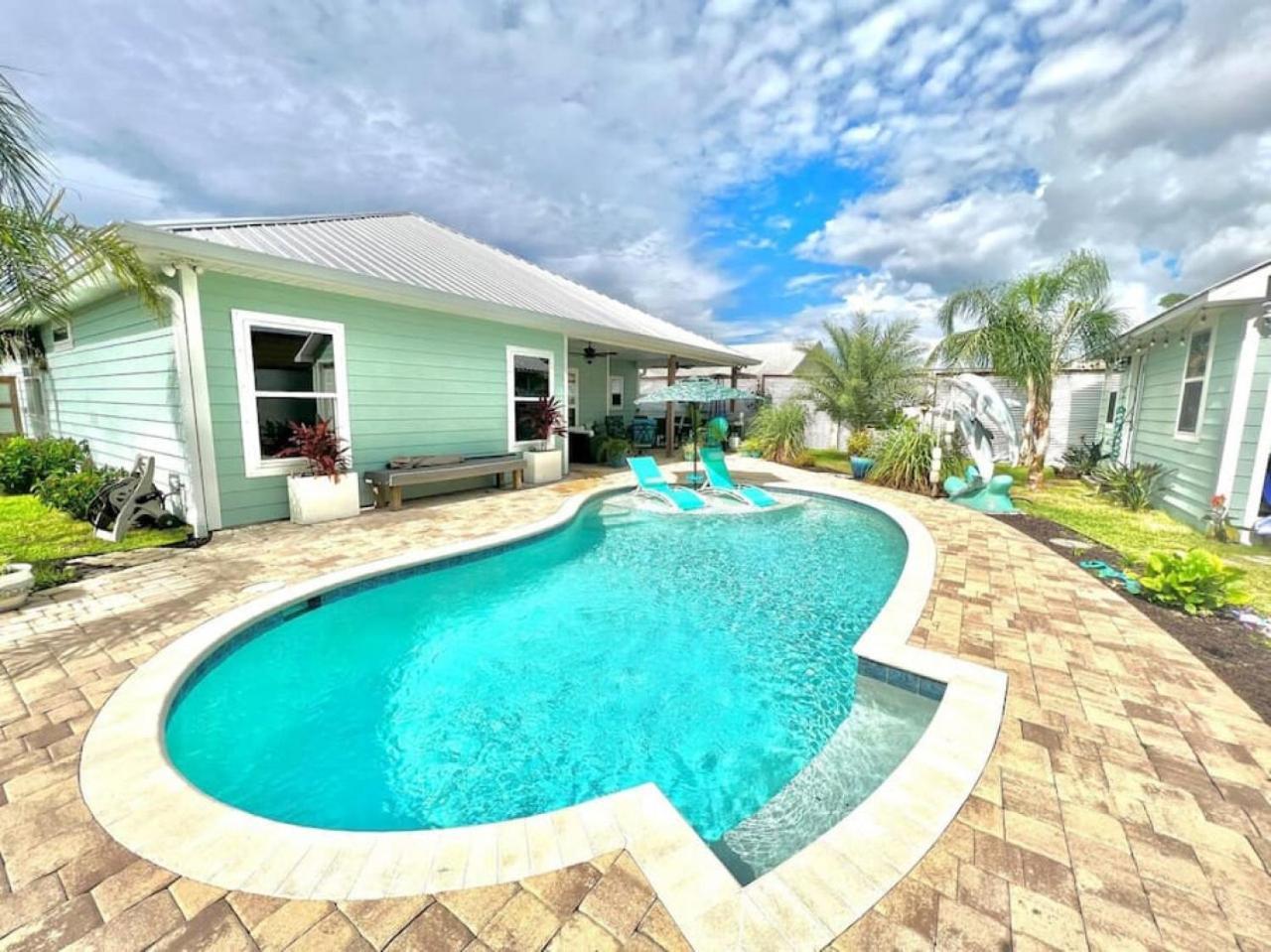 With Pool And Golf Cart - Walk To The - Pcb *