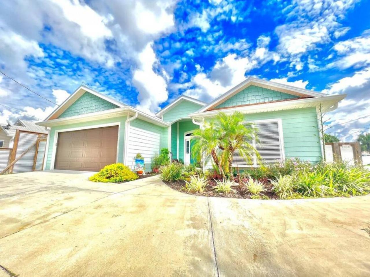 With Pool And Golf Cart - Walk To The - Pcb Holiday home *