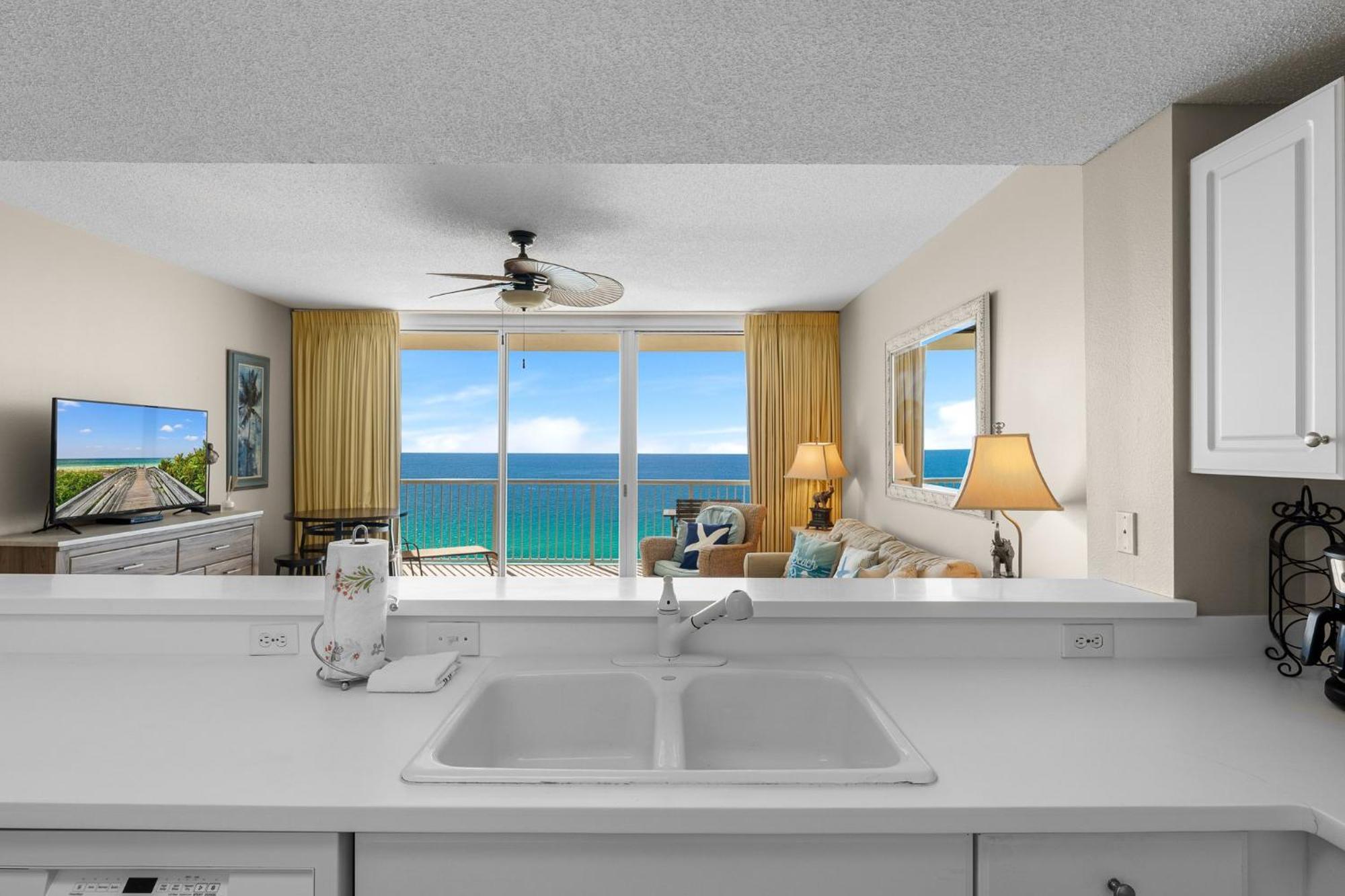 Beachfront Retreat! Family Friendly 1bd Getaway! By Dolce Getaways Pcb! Apartment *