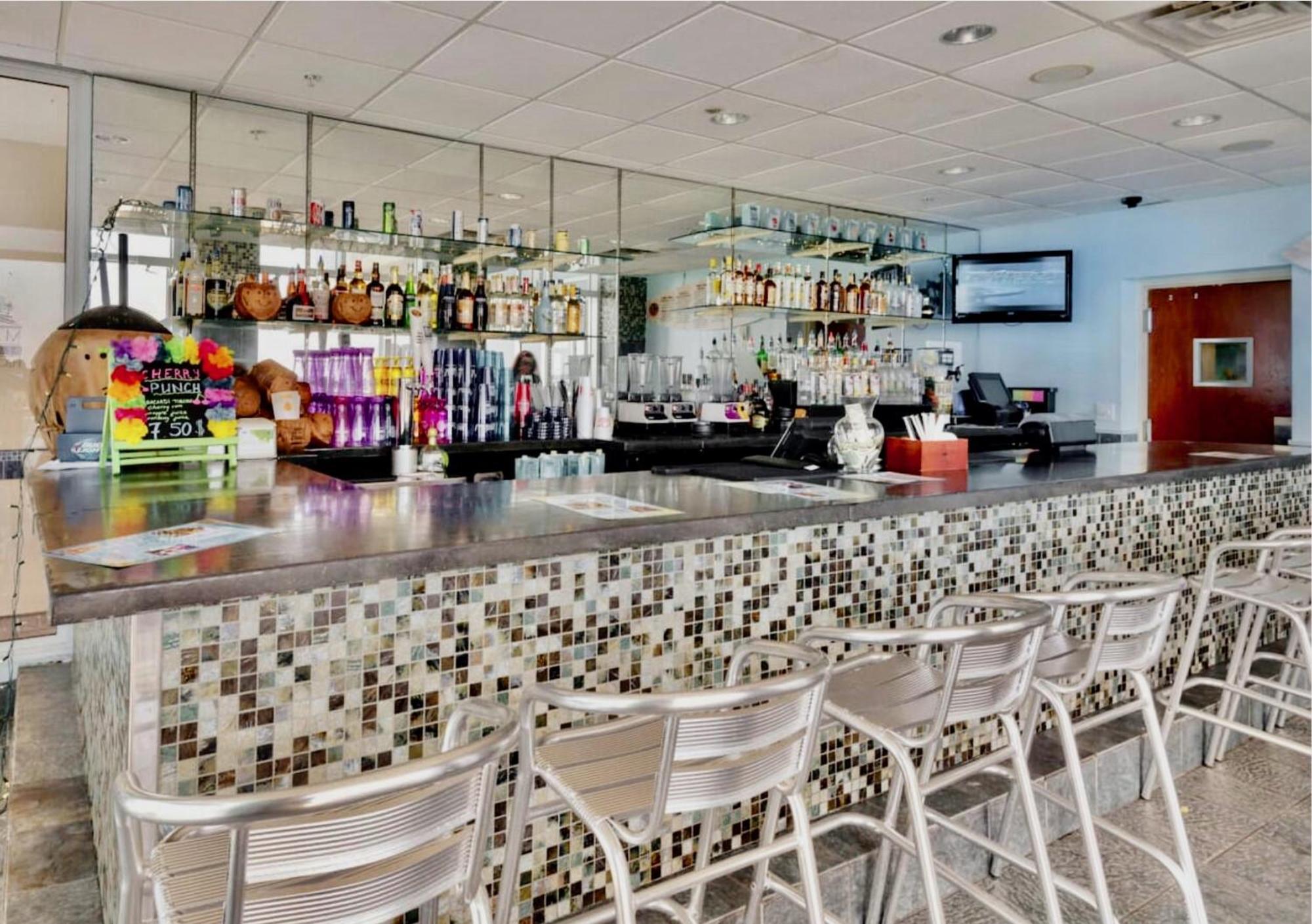 Beachfront Retreat! Family Friendly 1bd Getaway! By Dolce Getaways Pcb!