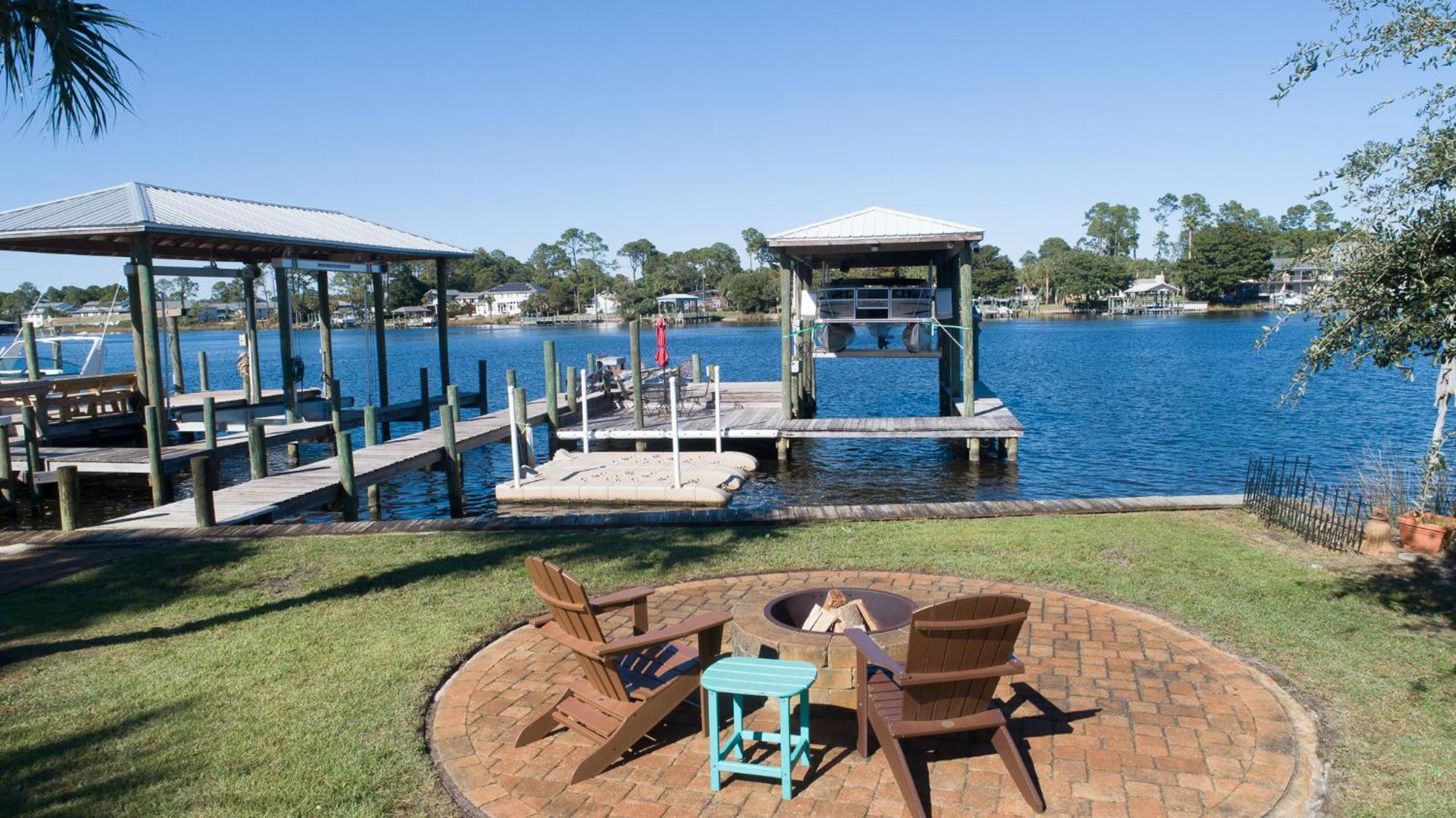 Holiday home Dancin On The Waves On Lagoon Boat Dock, Pool, Firepit *