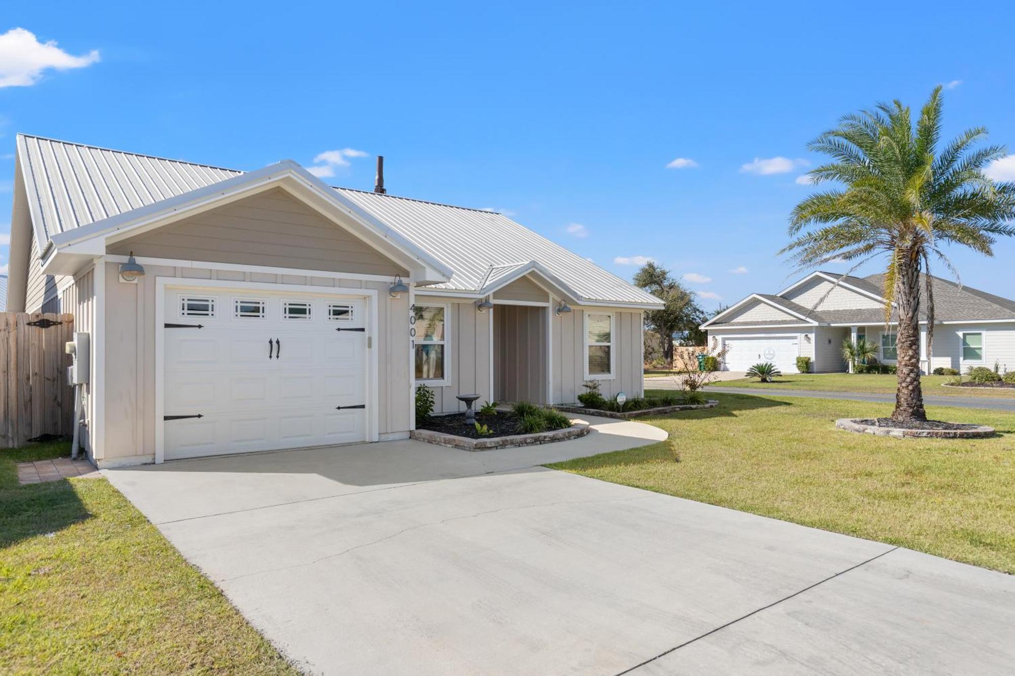 Holiday home Coral - 3bd 2ba Close To W/ Optional Golf Cart!