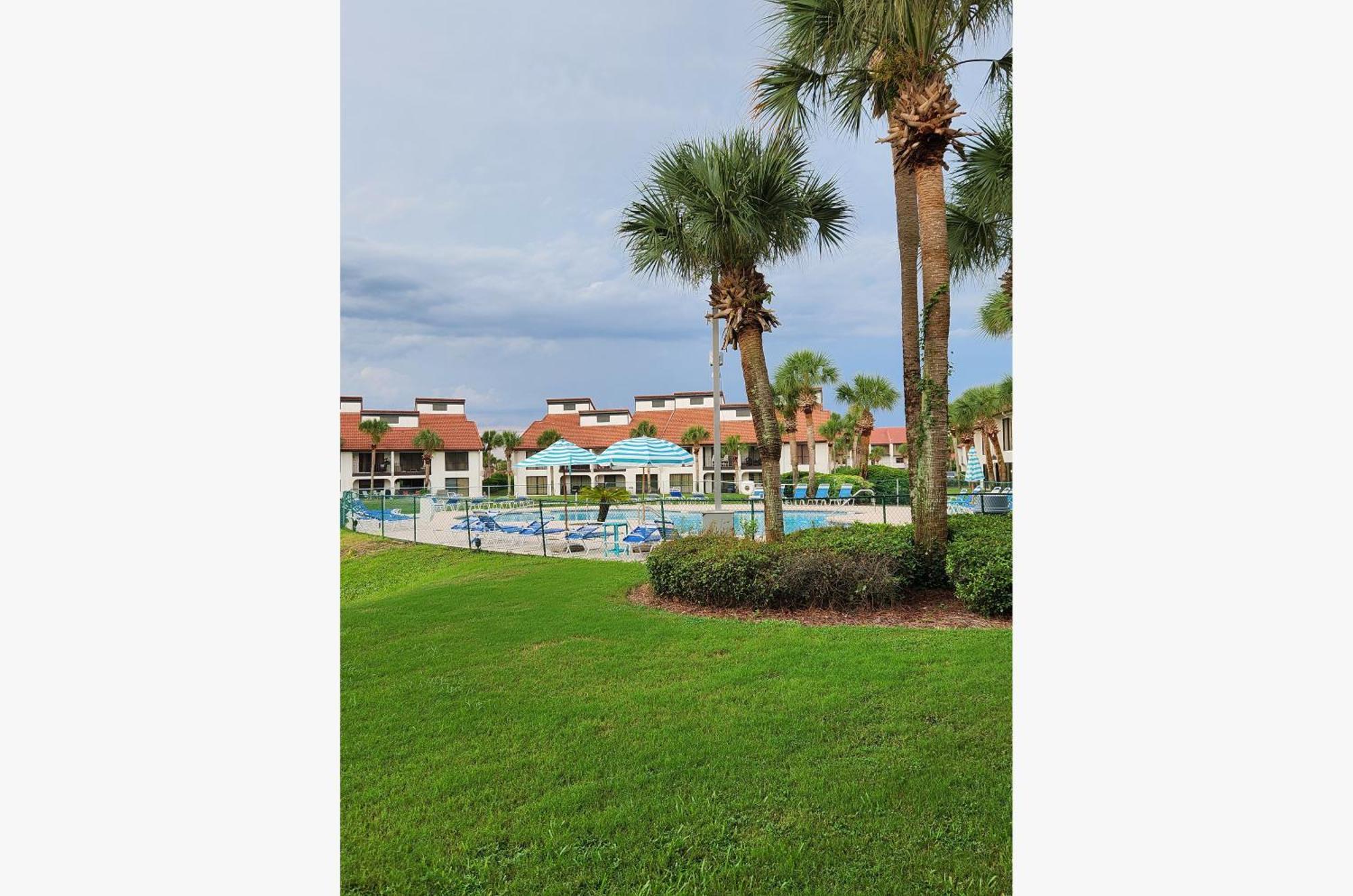 Edgewater 2504 'by The Pool' Holiday home