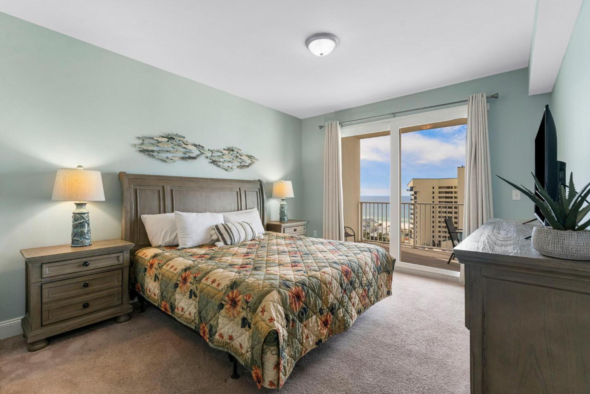 Laketown Wharf 0811