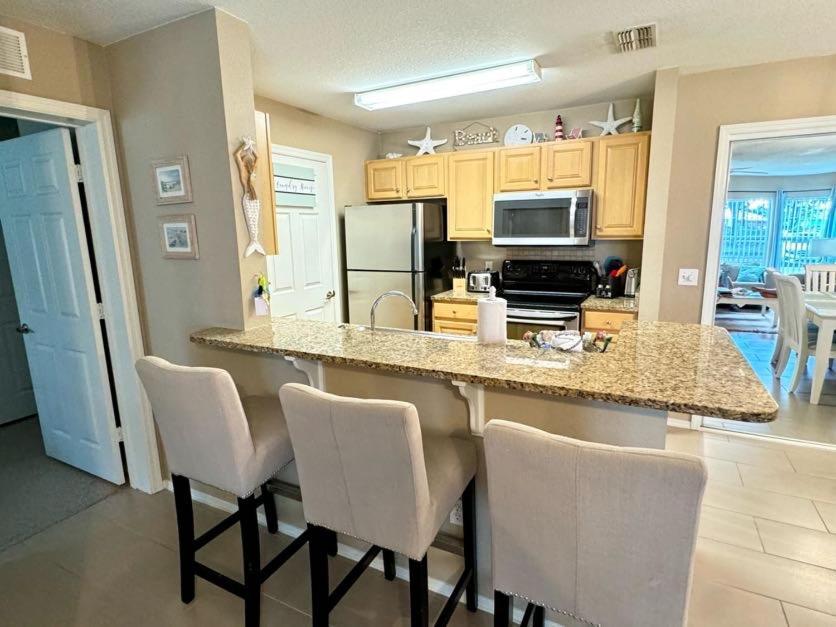 House That Sleeps 14 With Pool, Gym, Access
