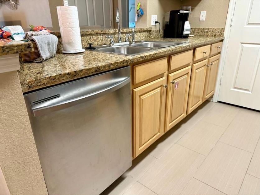 Apartment House That Sleeps 14 With Pool, Gym, Access *