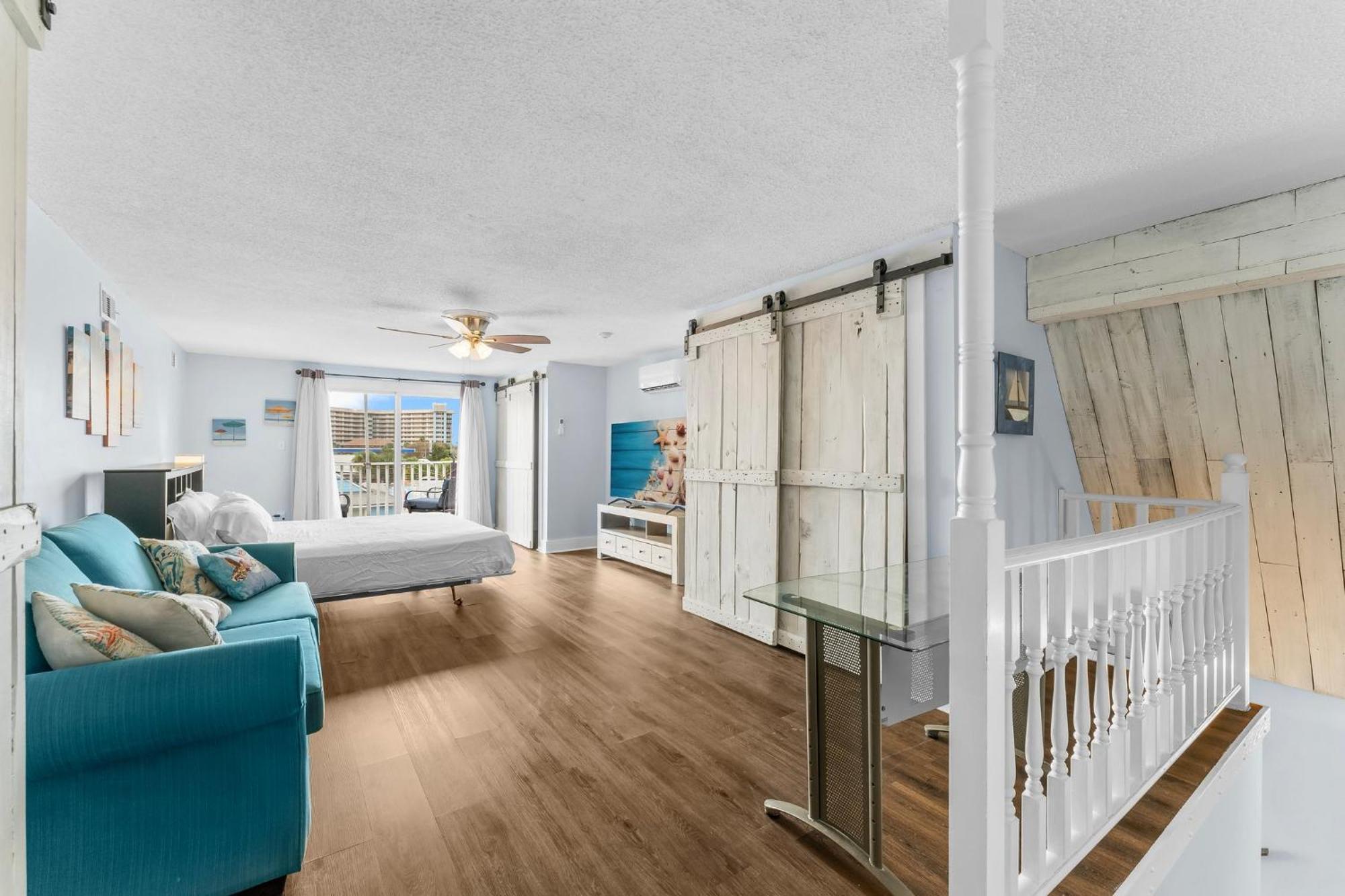 Holiday home Spacious With Stylish, Modern Decor Throughout! By Dolce Getaways Pcb