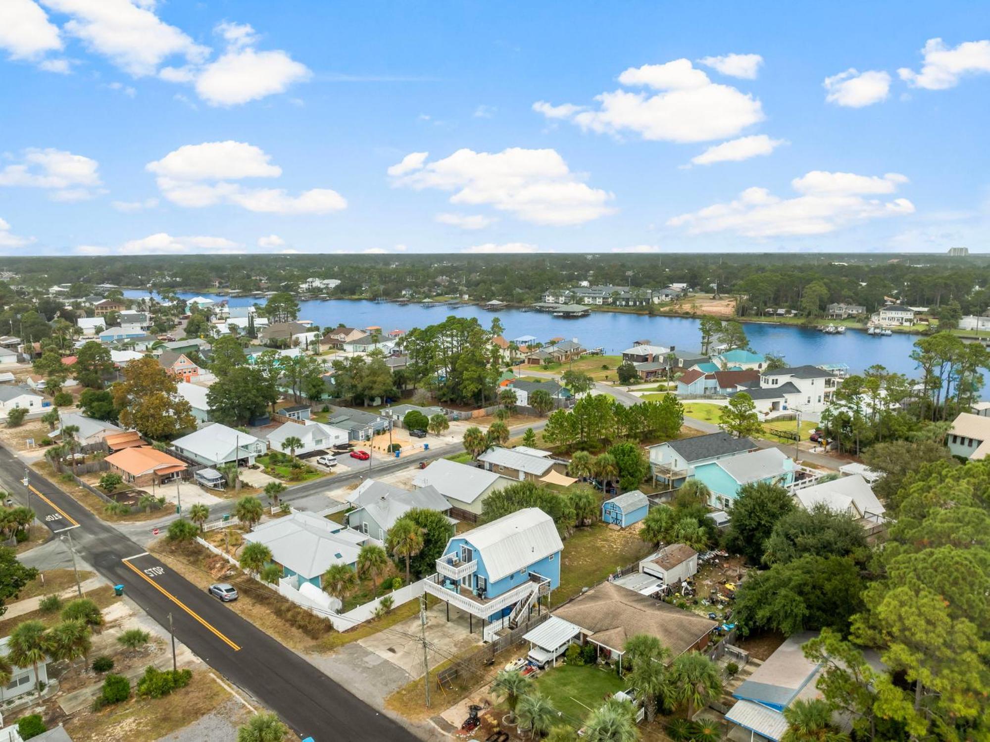 Spacious With Stylish, Modern Decor Throughout! By Dolce Getaways Pcb