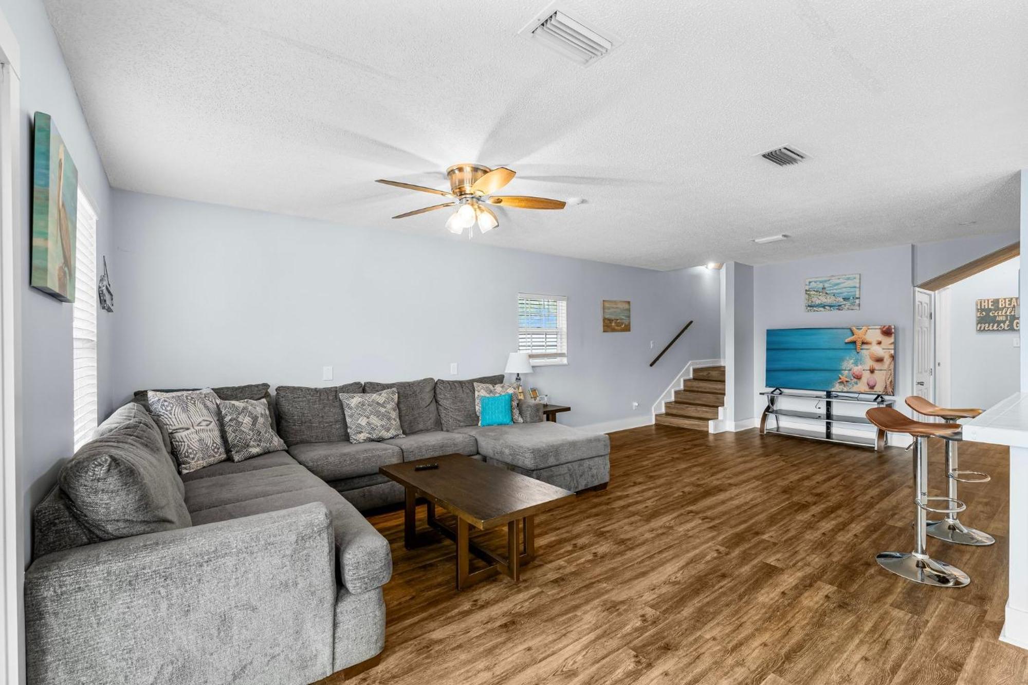 Spacious With Stylish, Modern Decor Throughout! By Dolce Getaways Pcb Holiday home *