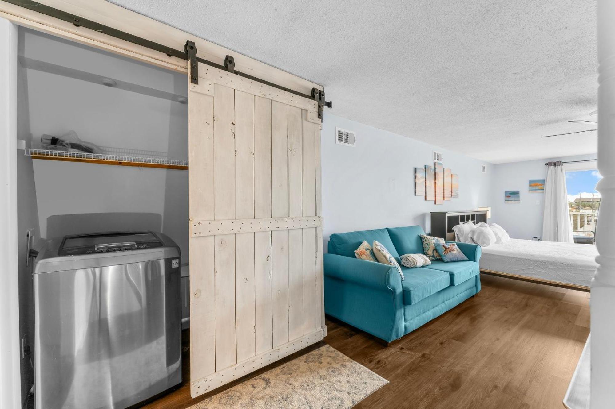 Spacious With Stylish, Modern Decor Throughout! By Dolce Getaways Pcb Holiday home