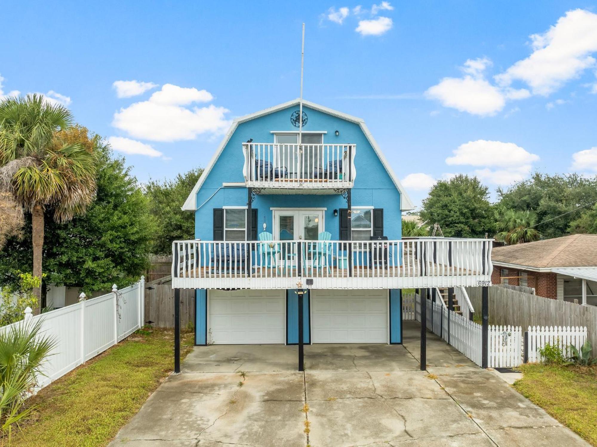 Spacious With Stylish, Modern Decor Throughout! By Dolce Getaways Pcb Holiday home *