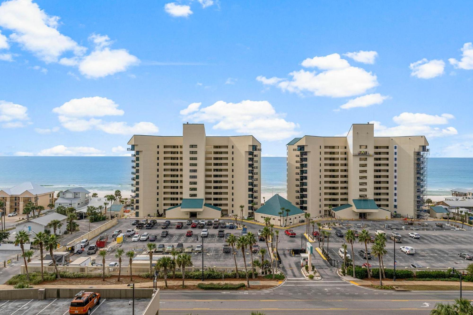 Laketown Wharf 0811 *