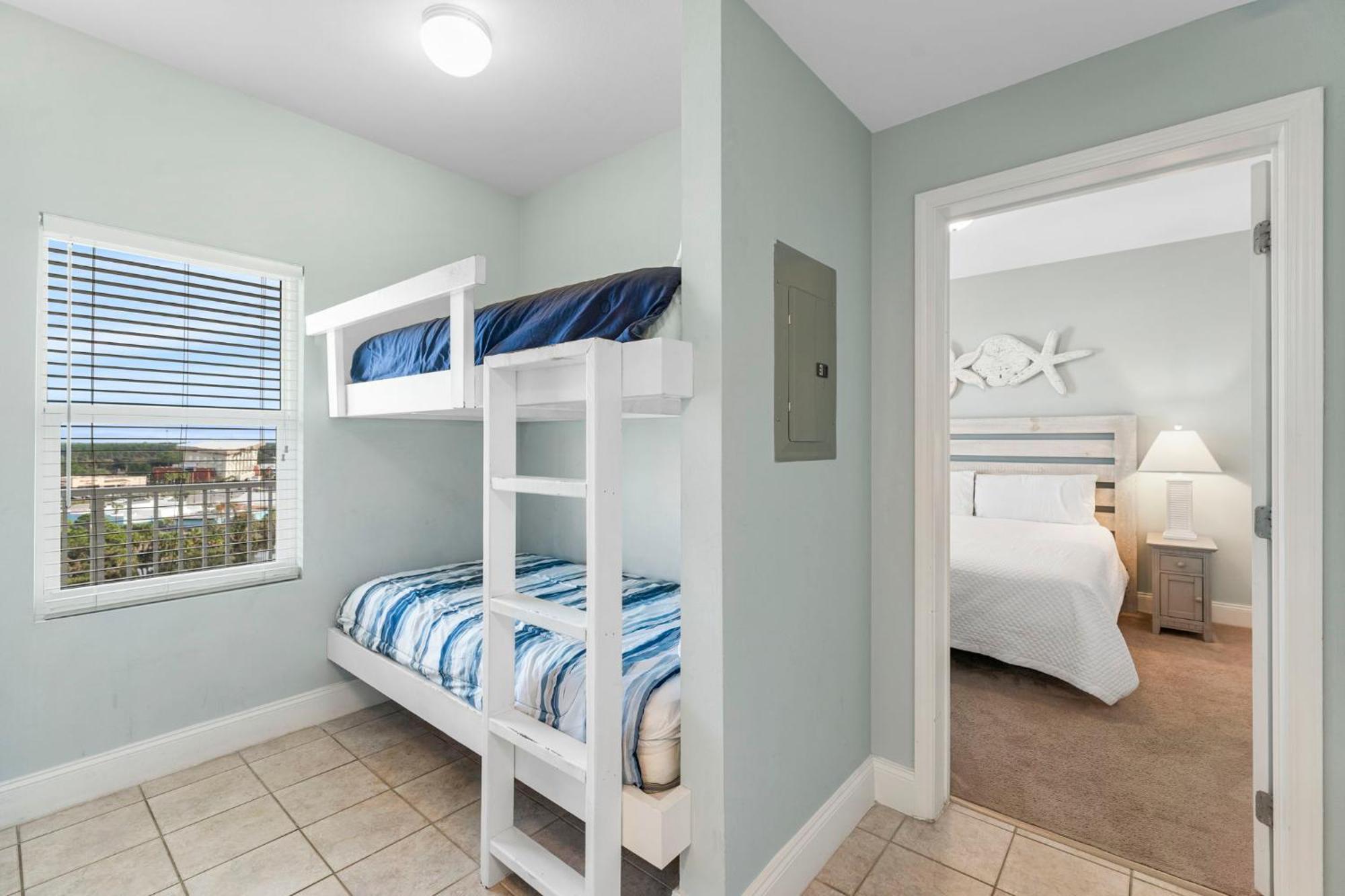 Holiday home Laketown Wharf 0811