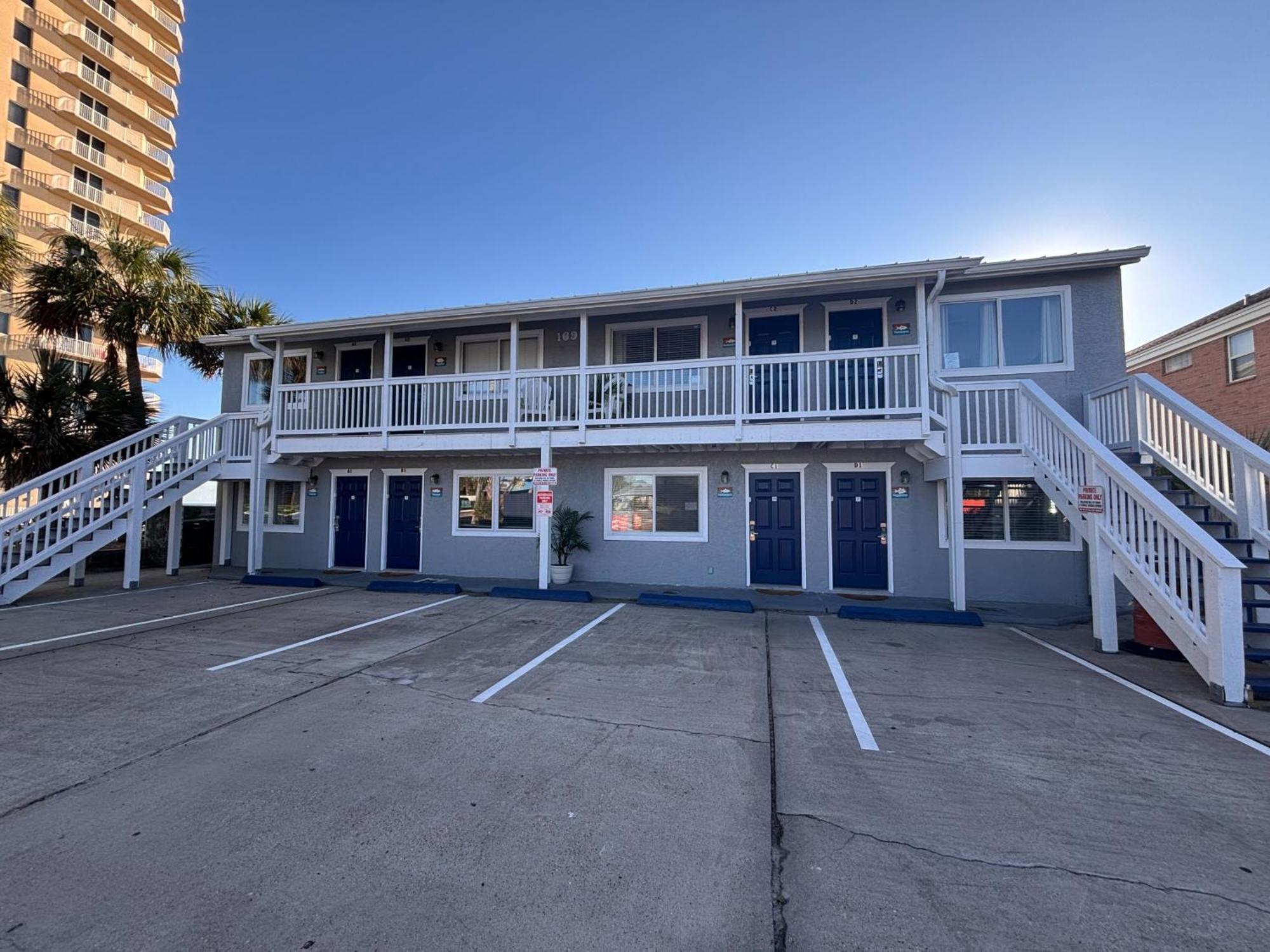 Apartment Front Retreat B2 *