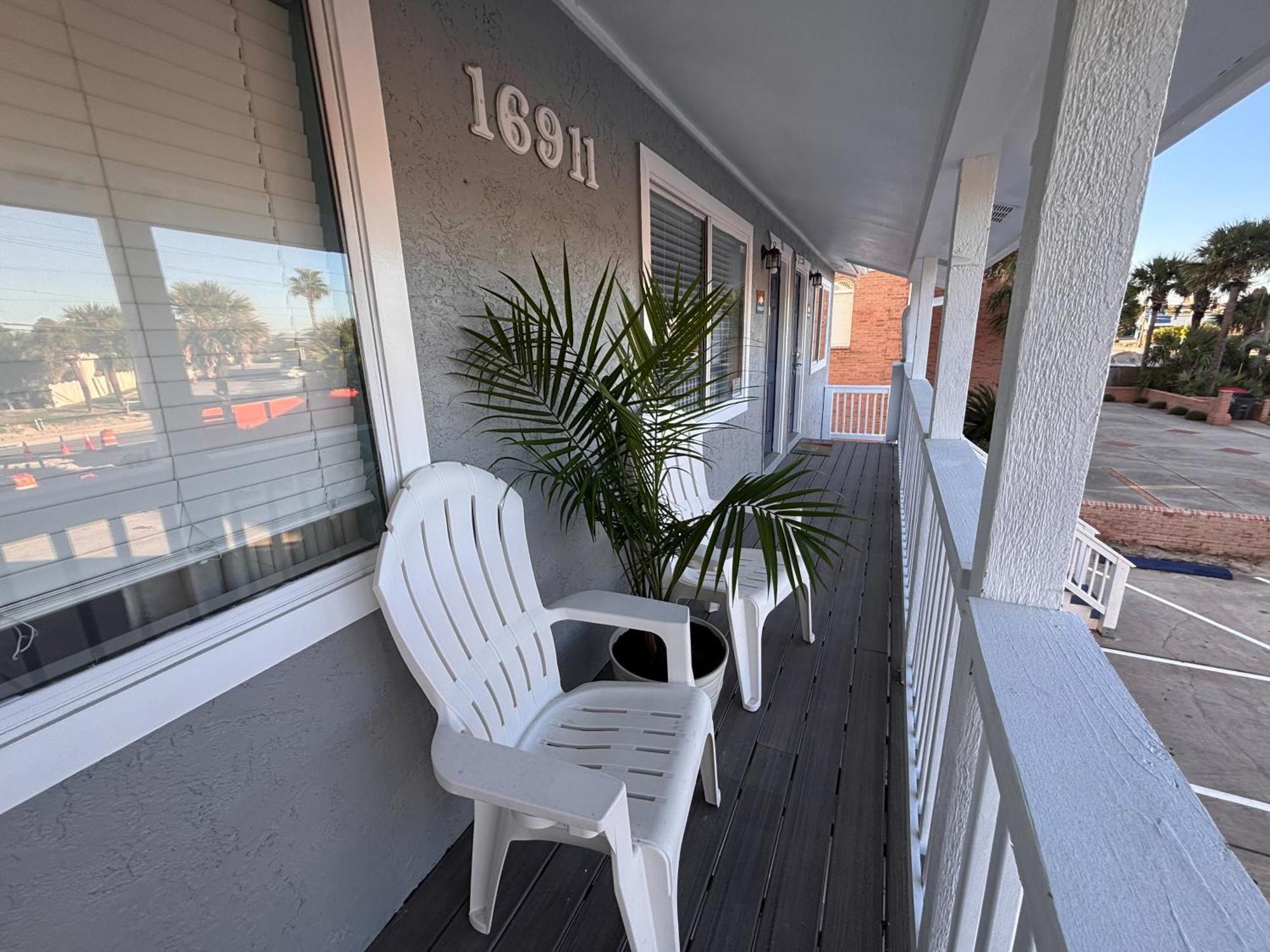 Apartment Front Retreat B2