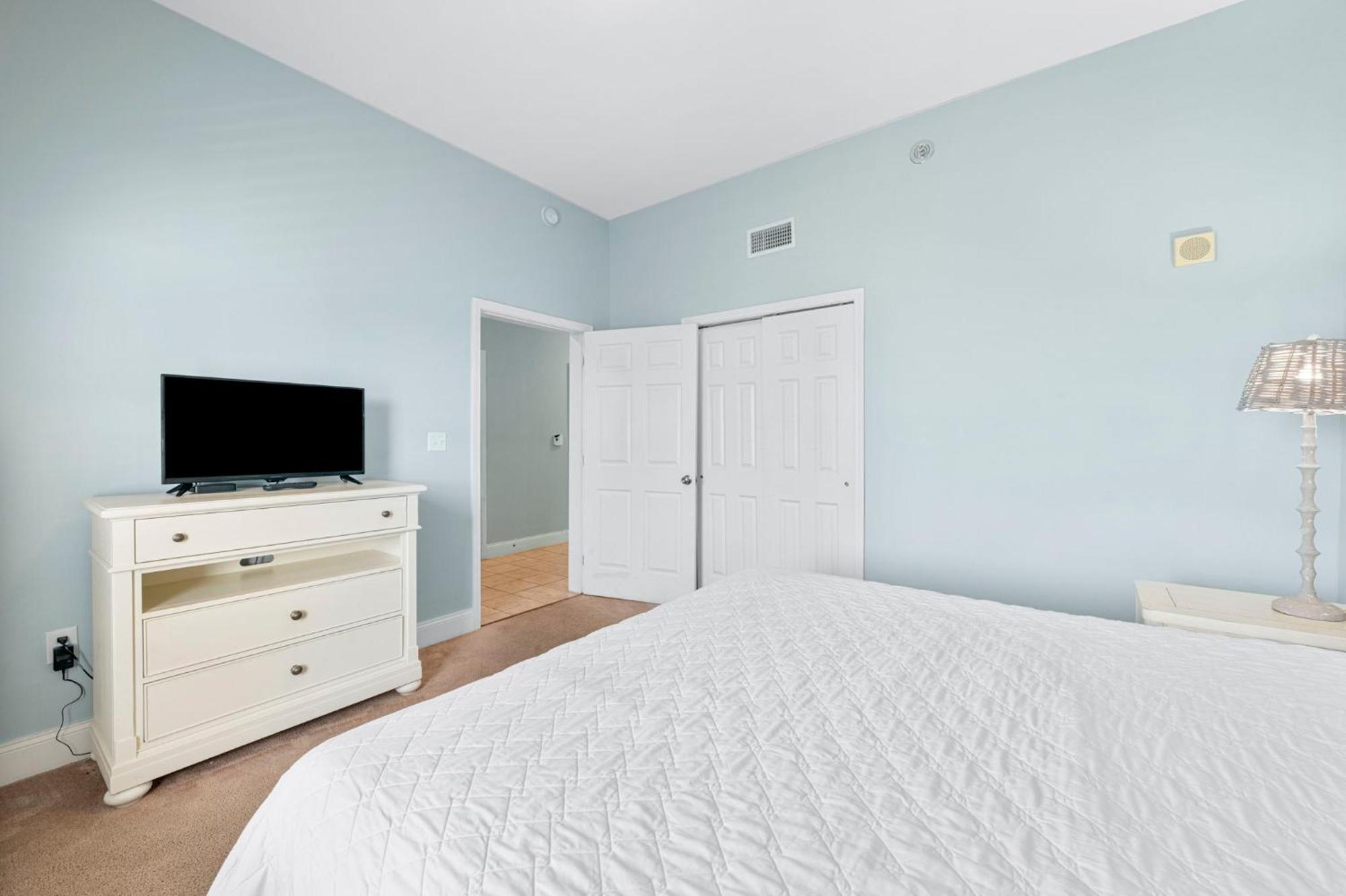 Apartment Laketown Wharf 2133 *