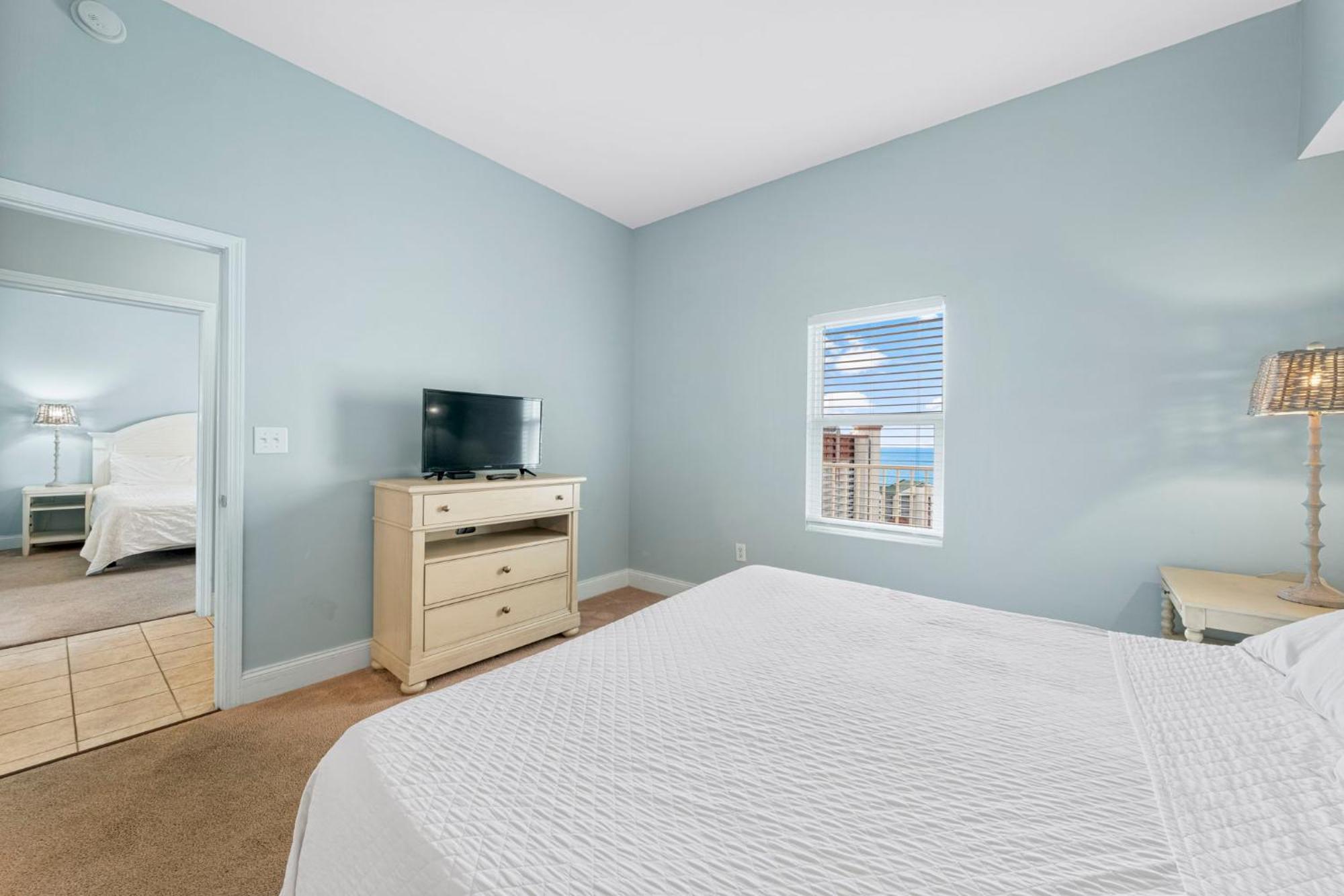 Laketown Wharf 2133 *